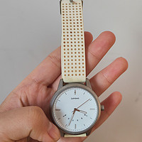超级百搭的平价白色手表。