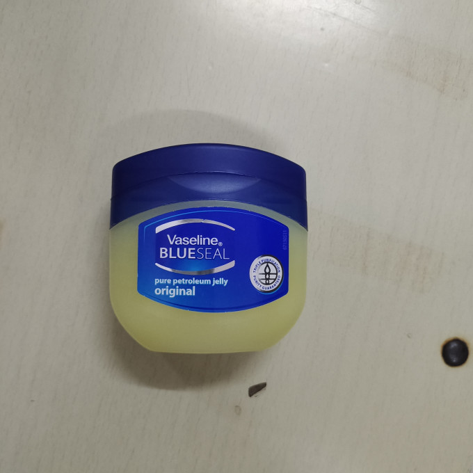 凡士林润唇膏