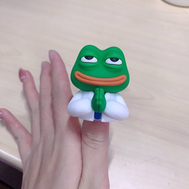 手指悲伤蛙太可爱啦！