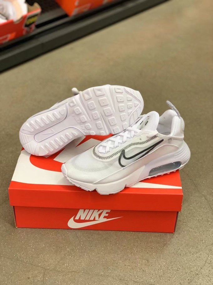 耐克air max2090女子后掌大气垫慢跑鞋,整体白色,给