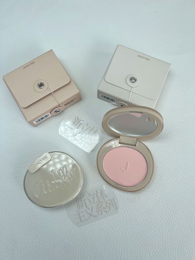 今年应该还是流行伪素颜的吧