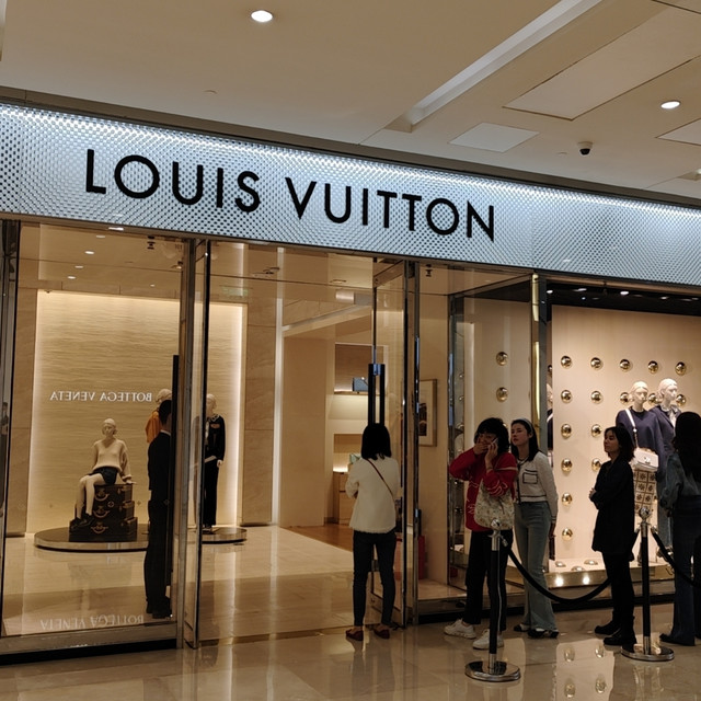 昂贵的小包包真有那么好？记我第一次走进LV店