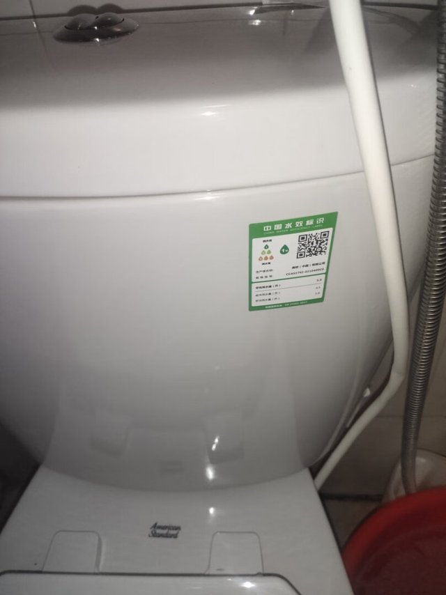 马桶质量好，冲水大，冲的干净，表面光滑好