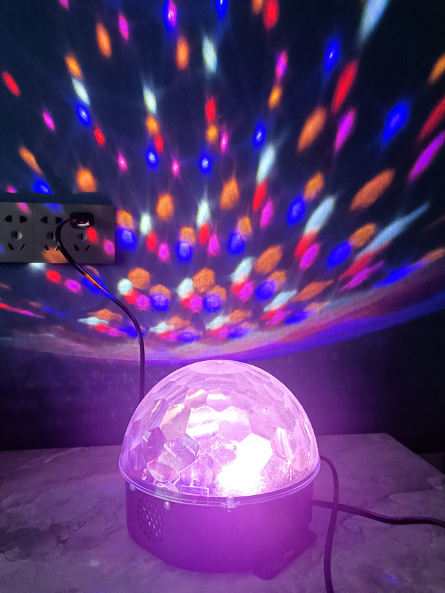 多种颜色变换，立体感音响