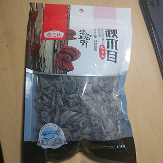 朵小，肉厚，且色泽较深，香味浓郁