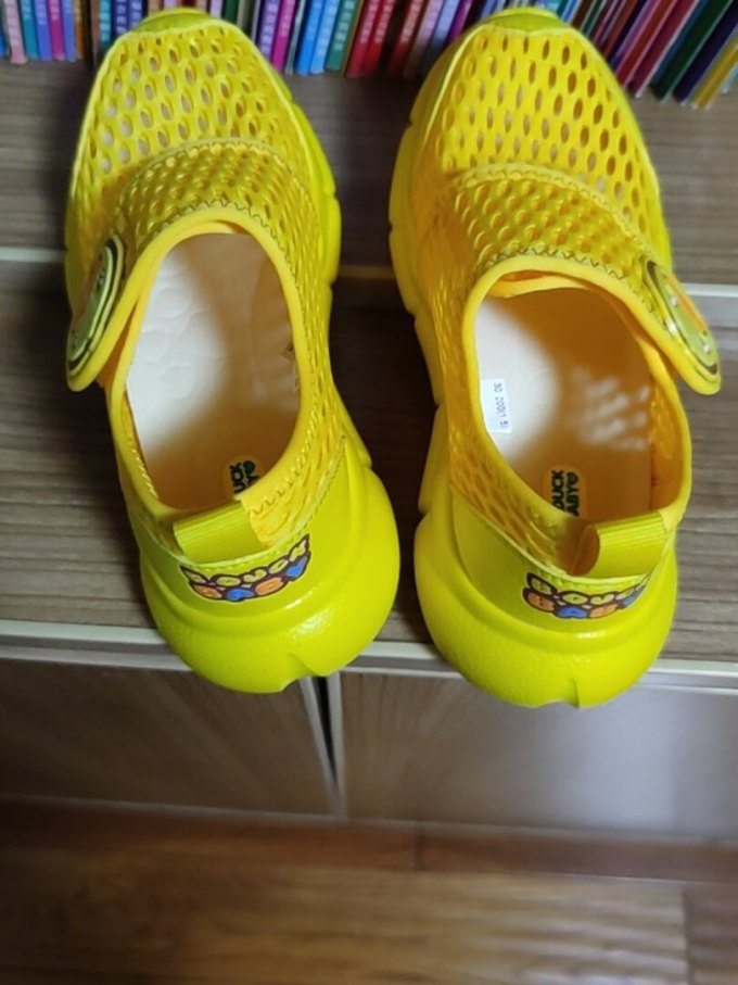 duck童鞋怎么样 儿子最爱的大黄鸭,造型不错,穿._什么值得买