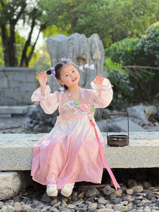 女童汉服哪家强？我看舒栗汉服不平常！