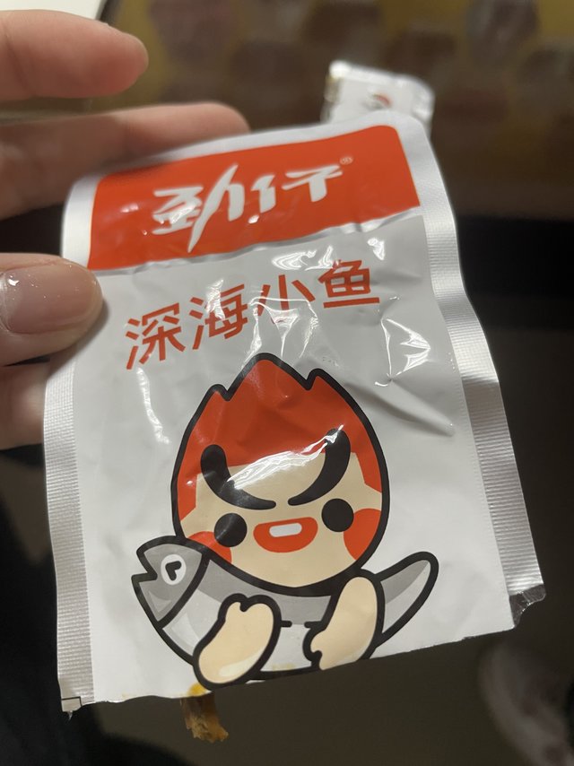 嘎嘎香的小鱼干，味蕾享受
