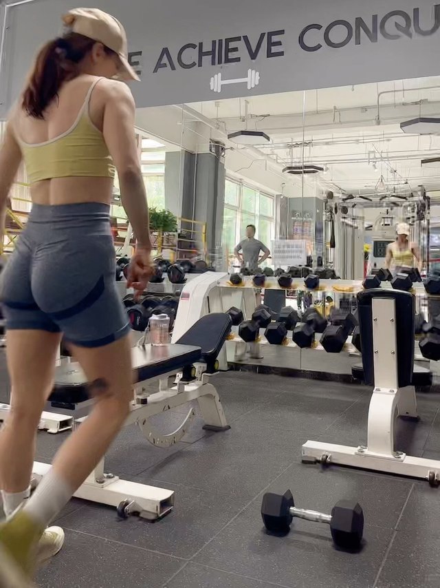 今日训练：保加利亚深蹲