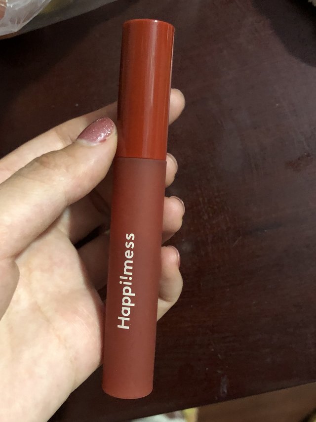 这个浆果棕色口红谁能不爱，而且还是镜面的