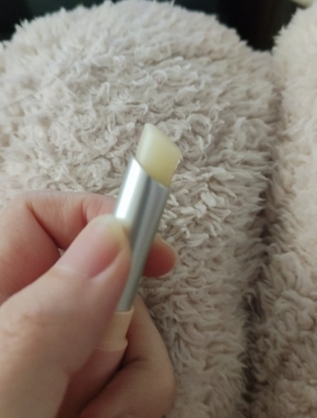 春季护唇攻略：如何选择适合自己的润唇膏
