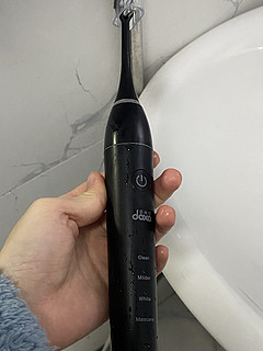 谁的洗手台上没有电动牙刷！