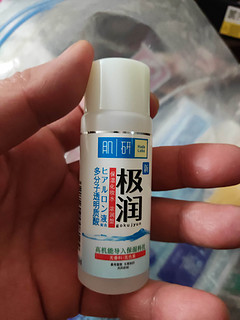 这个迷你版的爽肤水方便外出使用