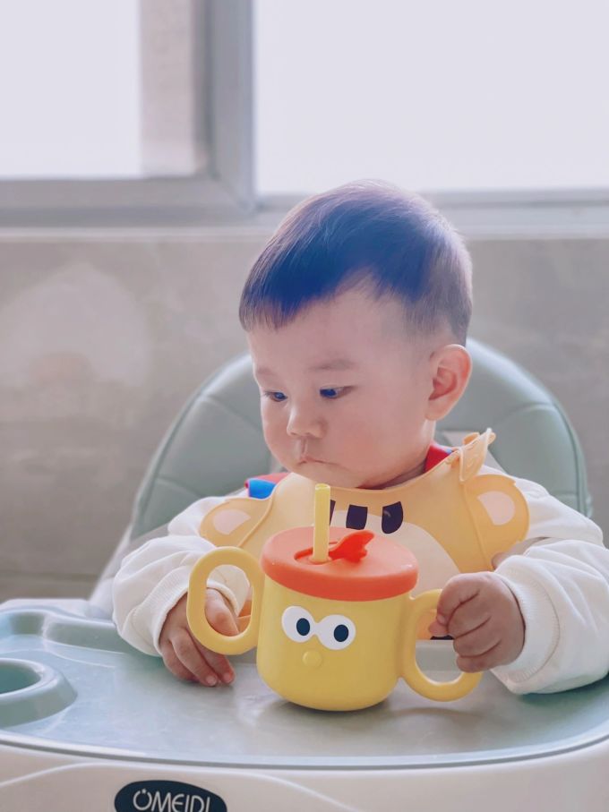 奥克兔兔婴幼儿水杯