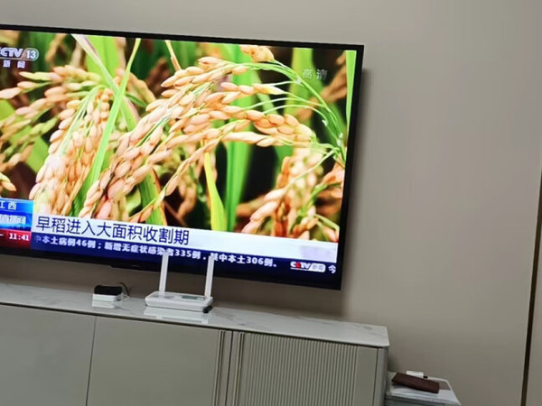 外形外观：很大而且简单大方，边框很窄运