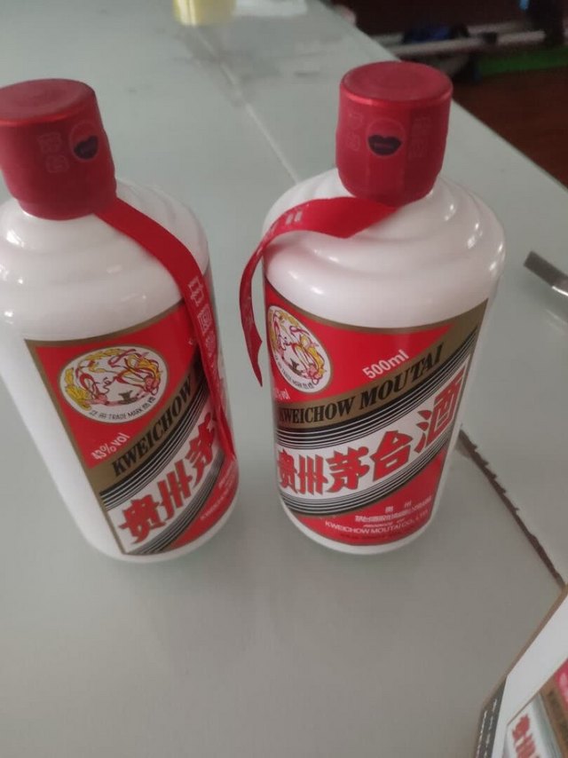 包装设计：高端大气上档次。香型口感：酱