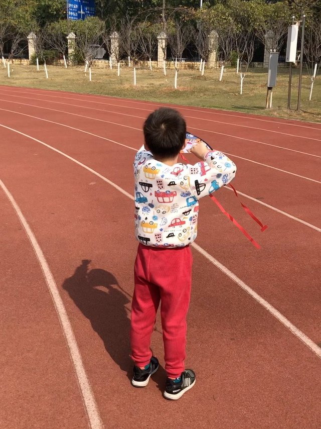 6岁孩童的弹射风筝🪁