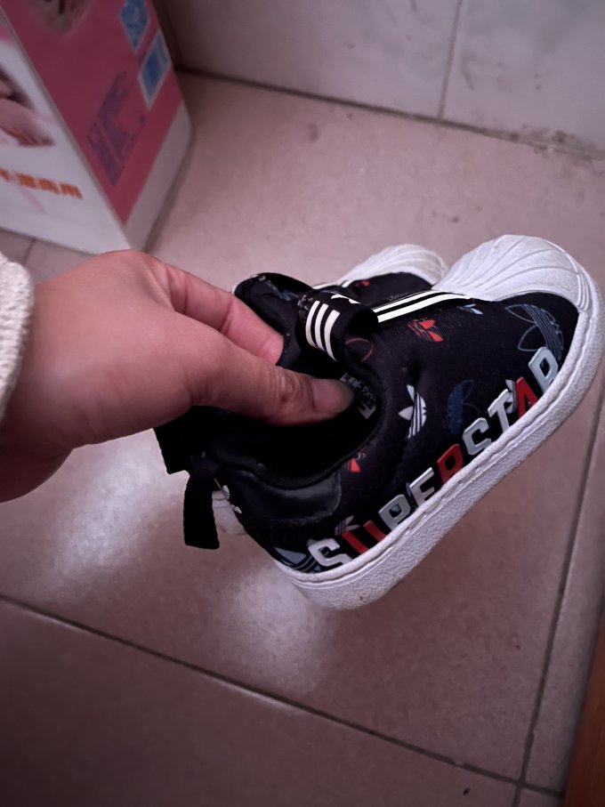 阿迪达斯童鞋
