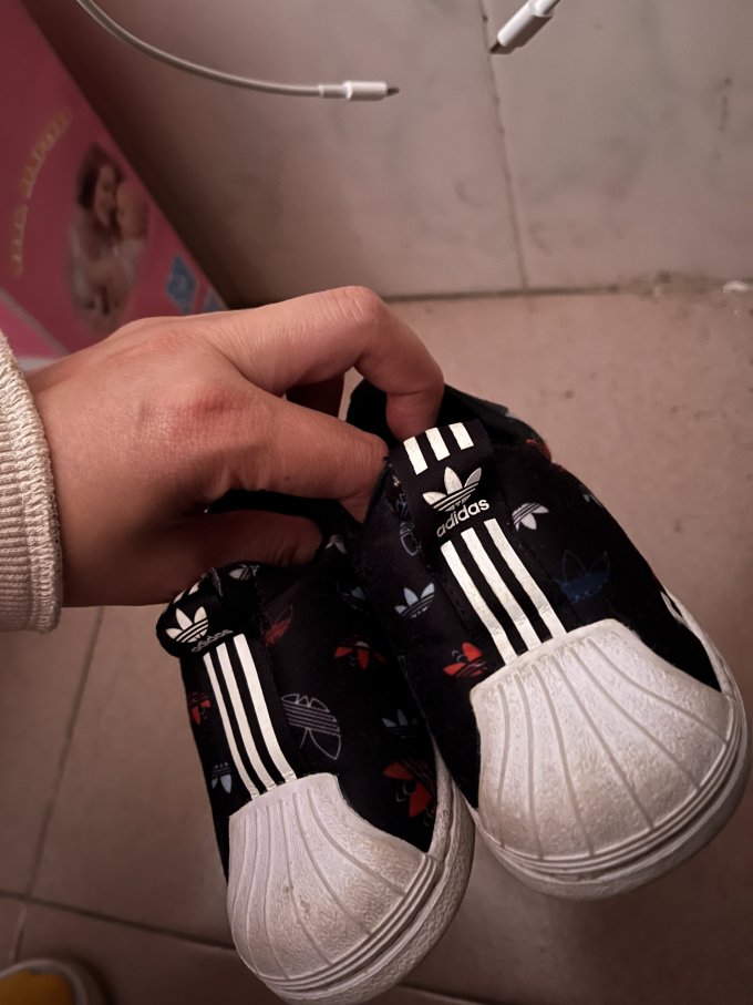 阿迪达斯童鞋
