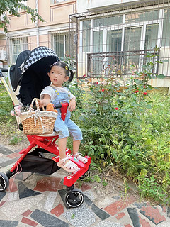 我天，这个小妹妹竟然拥有法拉利了