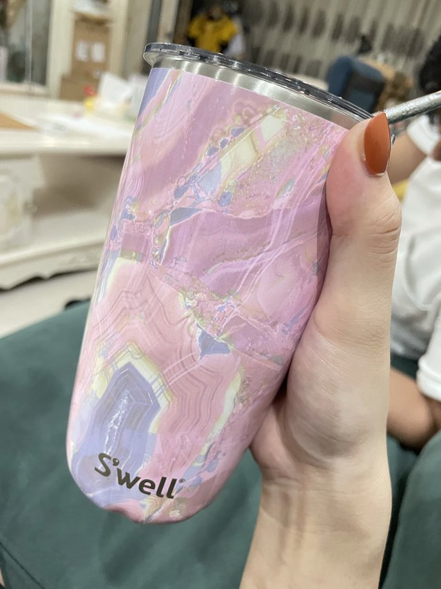 
这个颜色太好看了 老公一眼就相中了 杯