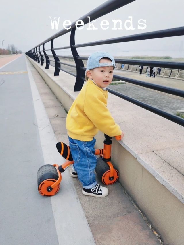 恭喜哥哥，喜提压路机上路~