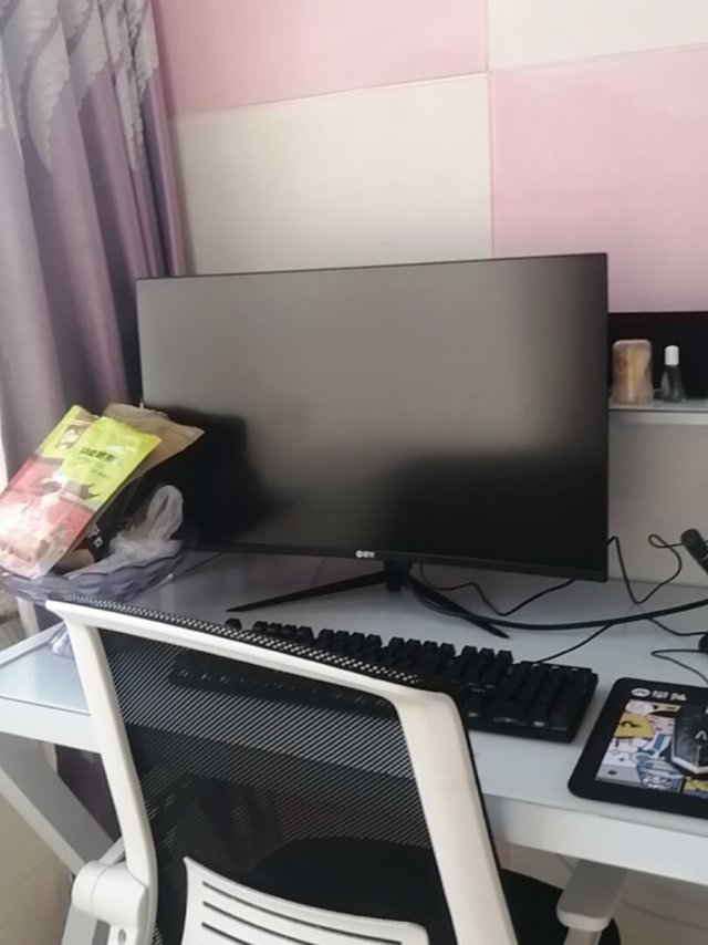 27的显示器看电影正好,清晰度很好,价格
