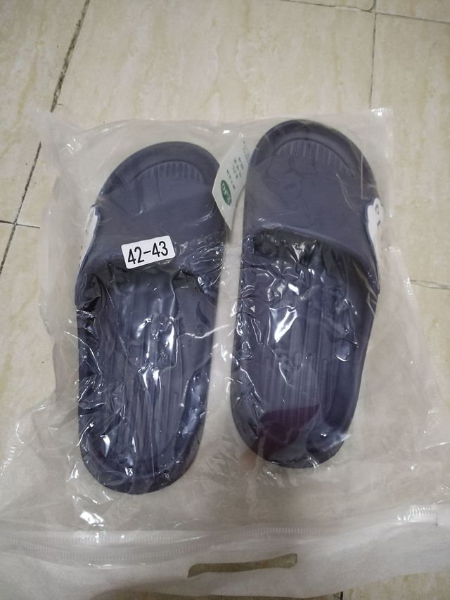 这拖鞋不错呢 