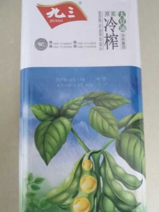 这个大豆油挺不错的，包装精美，铁盒包装，