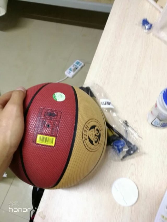 
篮球🏀给弟弟买的，休闲的时候可以打球，