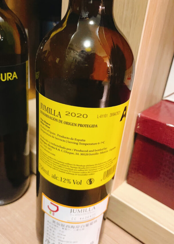 来自西班牙的小甜水,酒精度12度,葡萄品