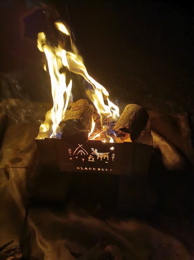 颜值高，适合两人使用，可烧烤可当焚火台