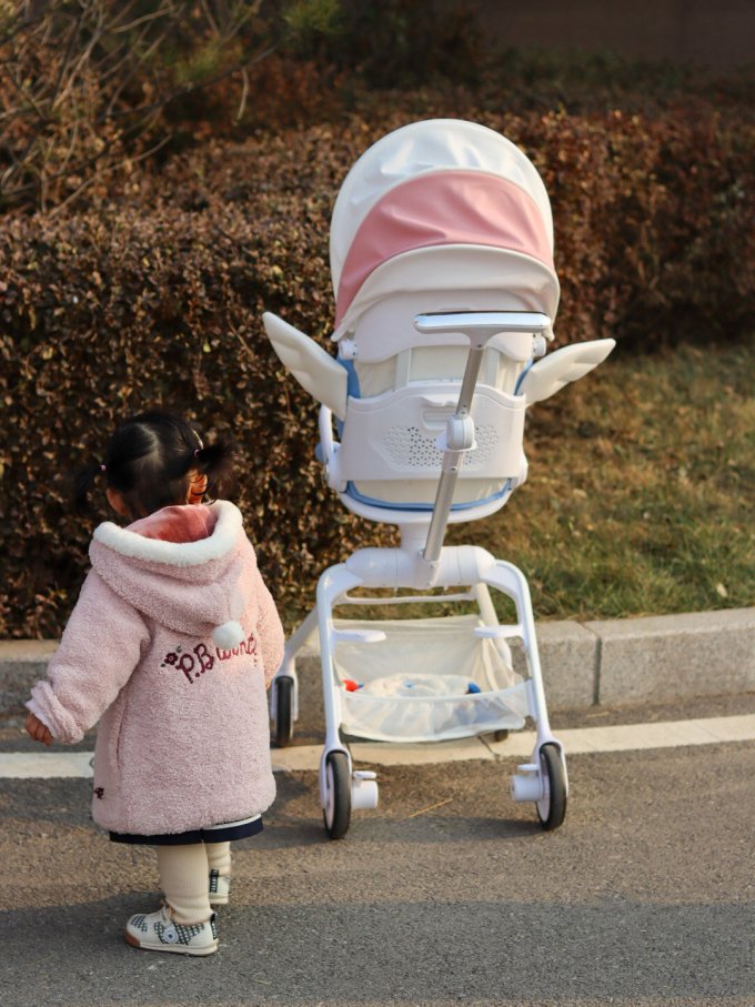 婴儿推车
