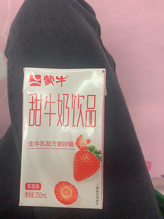 草莓味的蒙牛甜牛奶～