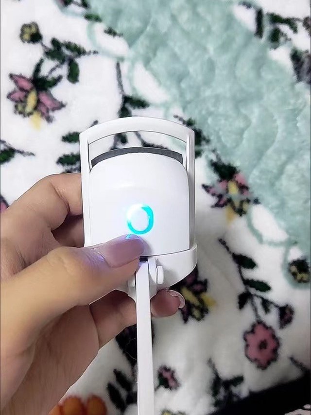 电热睫毛夹