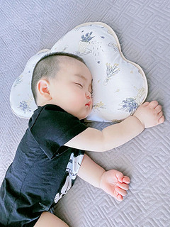 ​睡梦中的人类幼崽有多可爱