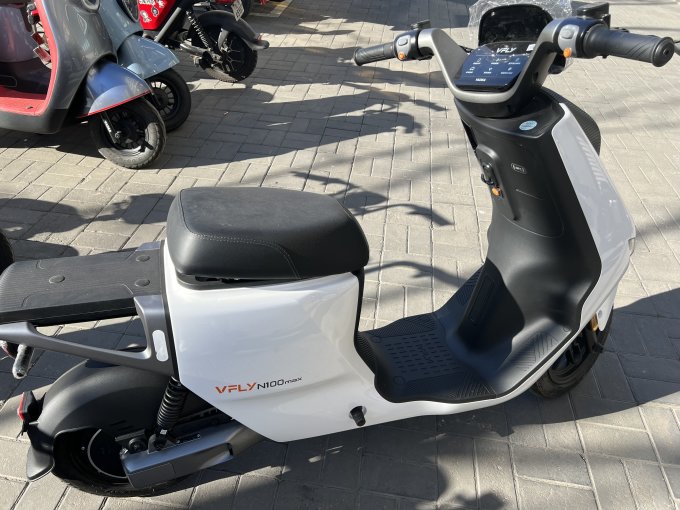 上班代步新选择雅迪vflyn100max电动车