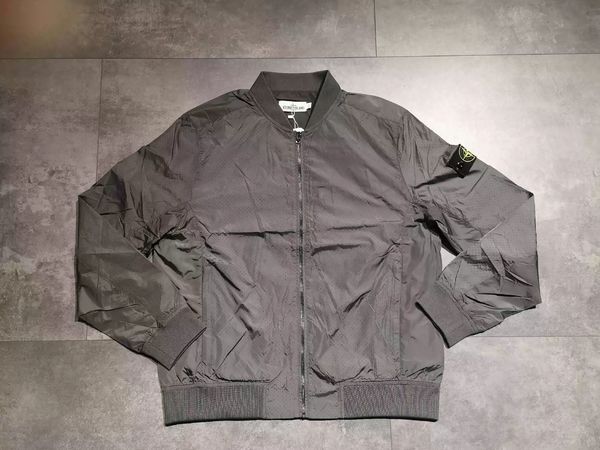 春天来了穿上透气的春装去郊游