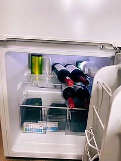 小冰箱挺方便，就是冷冻室越用越小
