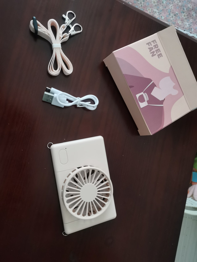 颜值很高的小风扇，可以随身携带，去哪都可