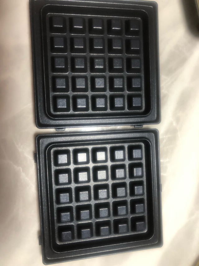 特意另配了华夫饼模具，方便多了