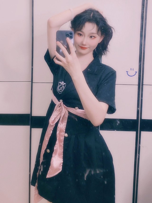 拉拉队的那个双马尾girl（掉了一个马尾版本