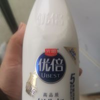 家里最近喝的牛奶换成光明