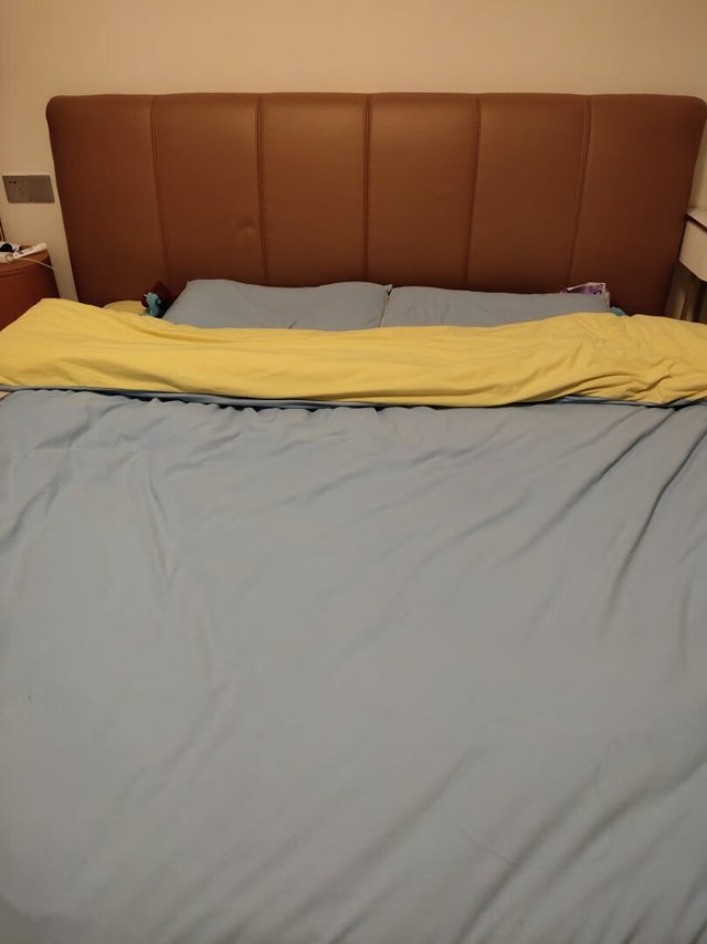 这款被子盖起来非常舒服，不会像法兰绒那么