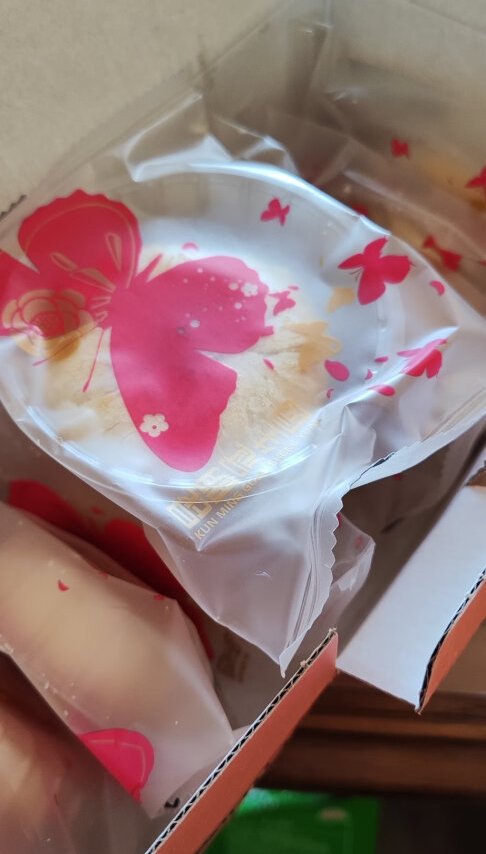 过年点心怎么少的了鲜花饼，这个一盒有11