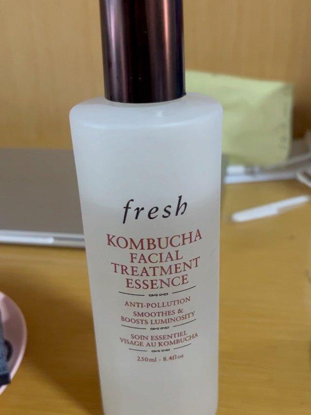 馥蕾诗红茶精华水，贵！