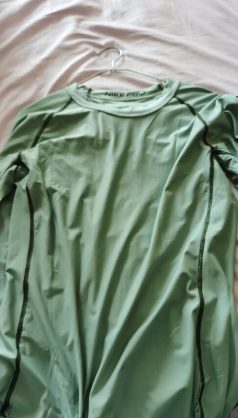 
已经穿了一段时间了衣服面料很薄，很透气