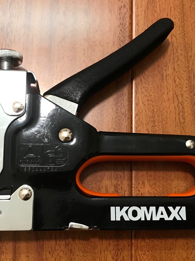 手动打钉机，好用但需掌握正确的使用方法！