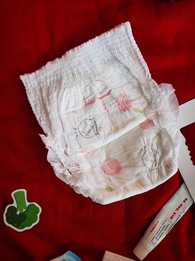 
这次买的是新款，摸起来很柔软！从宝宝出