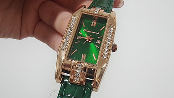 瑞士手表的经典款式-小方钻石英手表